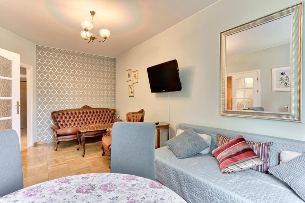 Tyzenhauz Apartments Lobzowska Street クラクフ エクステリア 写真