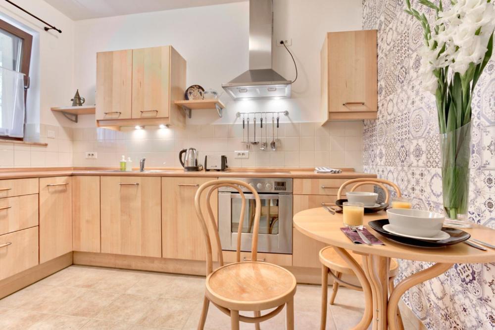Tyzenhauz Apartments Lobzowska Street クラクフ エクステリア 写真